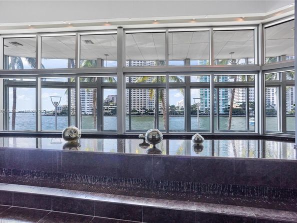 335 S Biscayne Blvd LPH00, Miami FL 33131