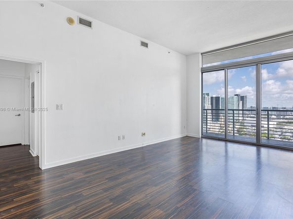 335 S Biscayne Blvd LPH00, Miami FL 33131