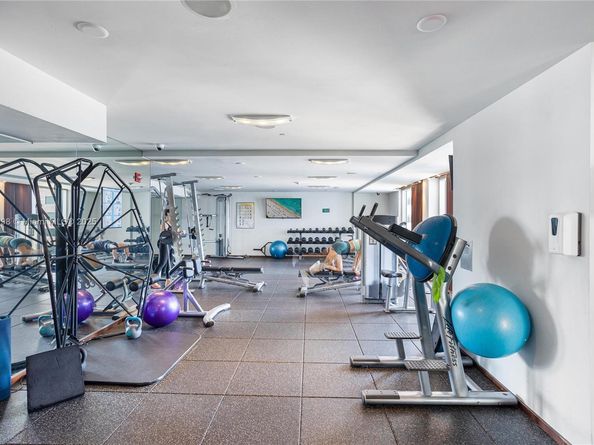 335 S Biscayne Blvd LPH00, Miami FL 33131
