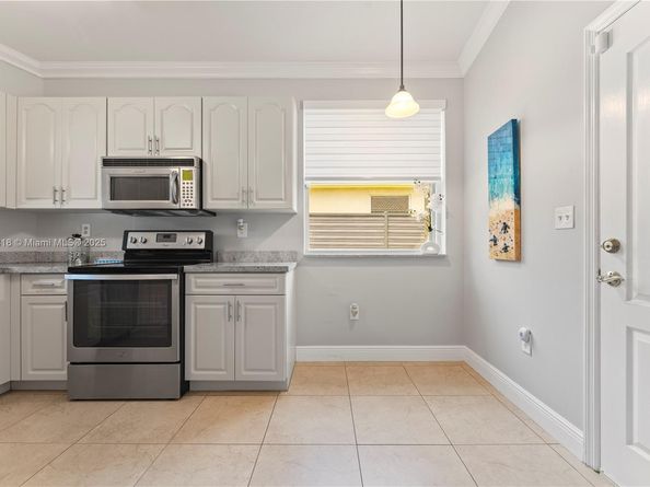 18332 SW 94th Ct, Palmetto Bay FL 33157