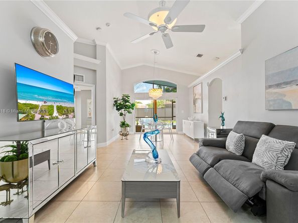 18332 SW 94th Ct, Palmetto Bay FL 33157