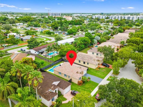 18332 SW 94th Ct, Palmetto Bay FL 33157