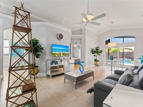 18332 SW 94th Ct, Palmetto Bay FL 33157