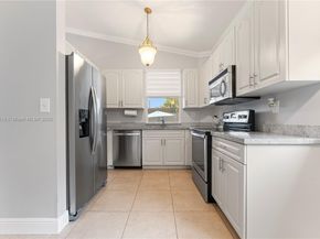 18332 SW 94th Ct, Palmetto Bay FL 33157