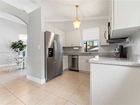 18332 SW 94th Ct, Palmetto Bay FL 33157