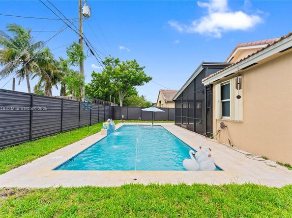 18332 SW 94th Ct, Palmetto Bay FL 33157