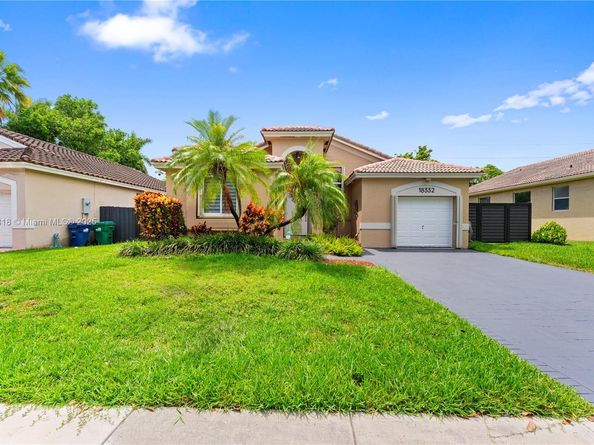18332 SW 94th Ct, Palmetto Bay FL 33157