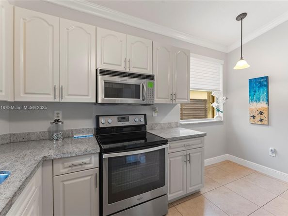 18332 SW 94th Ct, Palmetto Bay FL 33157
