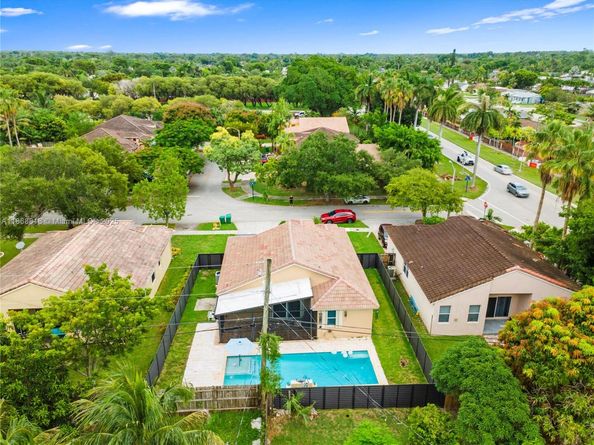 18332 SW 94th Ct, Palmetto Bay FL 33157