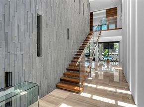 528 Lakeview Ct, Miami Beach FL 33140
