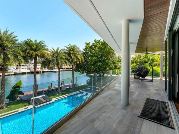 528 Lakeview Ct, Miami Beach FL 33140