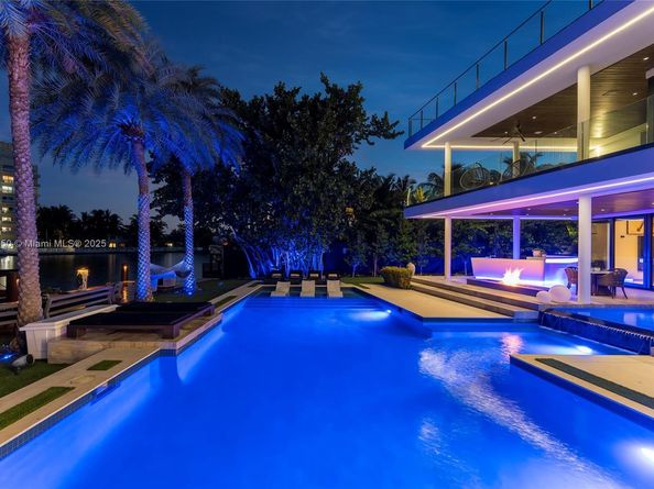 528 Lakeview Ct, Miami Beach FL 33140