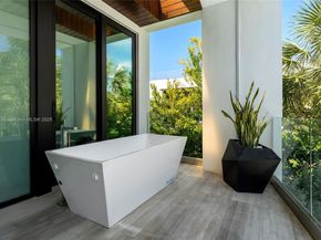 528 Lakeview Ct, Miami Beach FL 33140