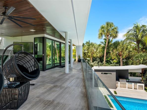 528 Lakeview Ct, Miami Beach FL 33140