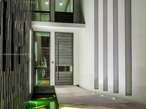 528 Lakeview Ct, Miami Beach FL 33140