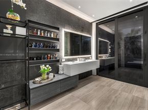 528 Lakeview Ct, Miami Beach FL 33140