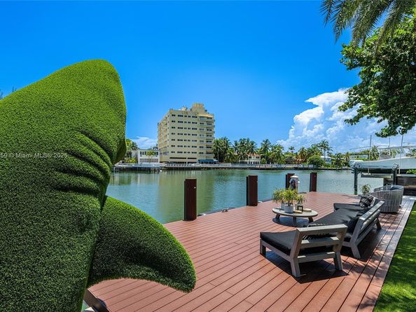 528 Lakeview Ct, Miami Beach FL 33140