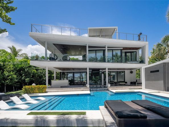 528 Lakeview Ct, Miami Beach FL 33140