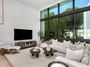 528 Lakeview Ct, Miami Beach FL 33140