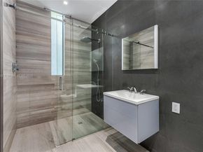528 Lakeview Ct, Miami Beach FL 33140