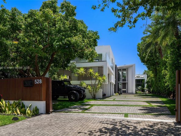 528 Lakeview Ct, Miami Beach FL 33140