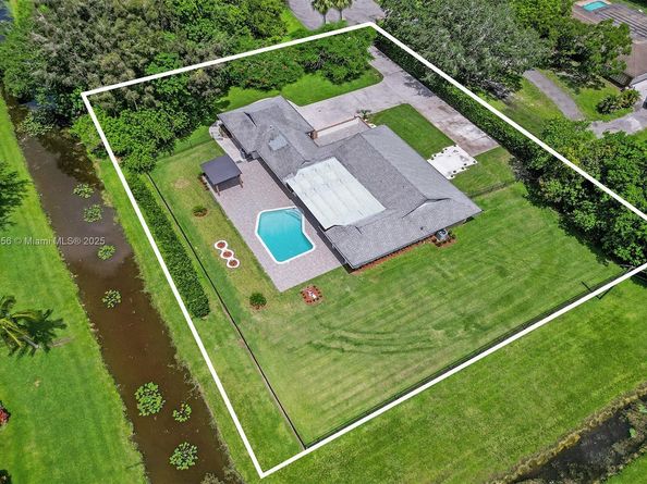 12100 NW 6th St, Plantation FL 33325