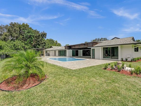 12100 NW 6th St, Plantation FL 33325