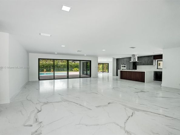 12100 NW 6th St, Plantation FL 33325