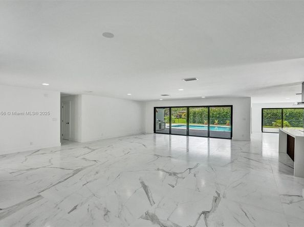 12100 NW 6th St, Plantation FL 33325