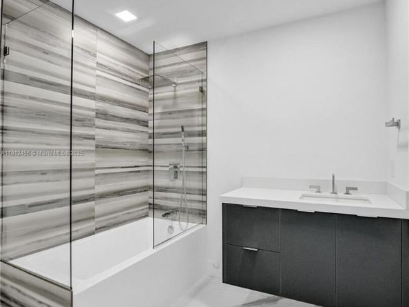 12100 NW 6th St, Plantation FL 33325