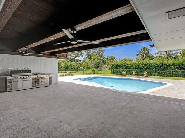 12100 NW 6th St, Plantation FL 33325