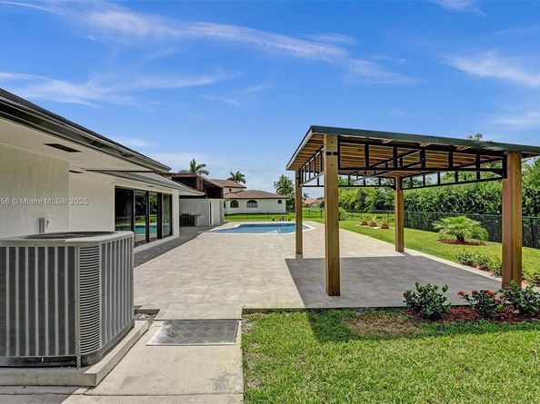 12100 NW 6th St, Plantation FL 33325