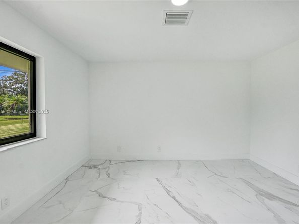 12100 NW 6th St, Plantation FL 33325