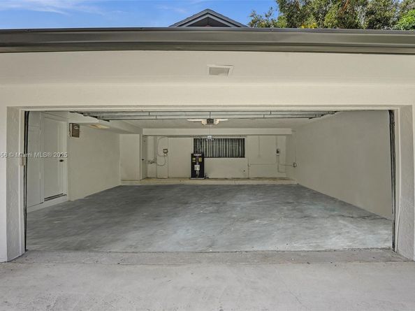 12100 NW 6th St, Plantation FL 33325