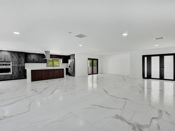 12100 NW 6th St, Plantation FL 33325