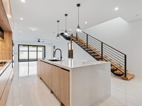 207 NE 17th Ave, Fort Lauderdale FL 33301