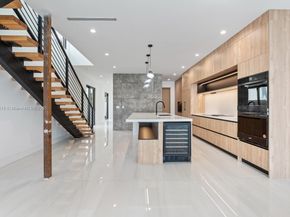 207 NE 17th Ave, Fort Lauderdale FL 33301