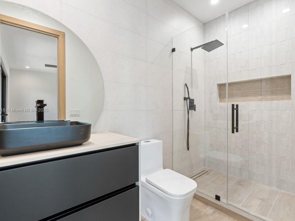 207 NE 17th Ave, Fort Lauderdale FL 33301