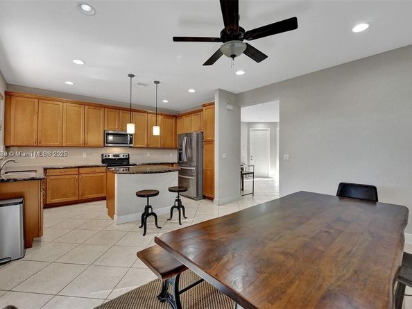7242 NW 108th Way, Parkland FL 33076