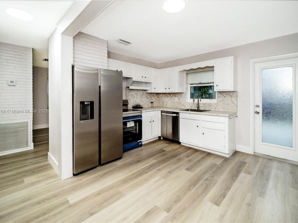 6620 Charleston St, Hollywood FL 33024