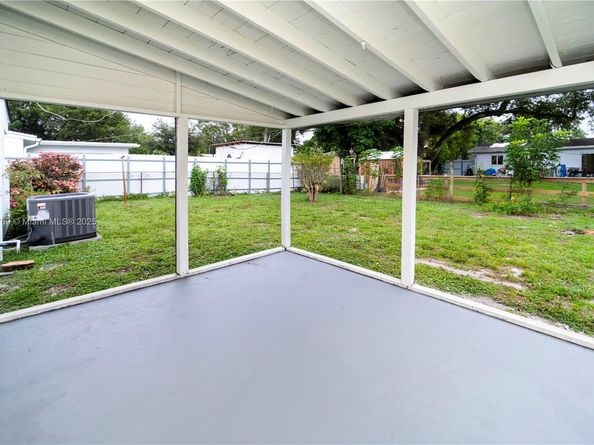 6620 Charleston St, Hollywood FL 33024