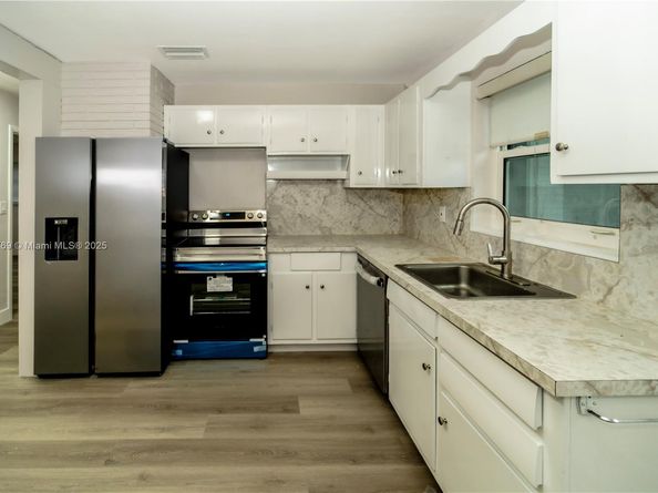 6620 Charleston St, Hollywood FL 33024