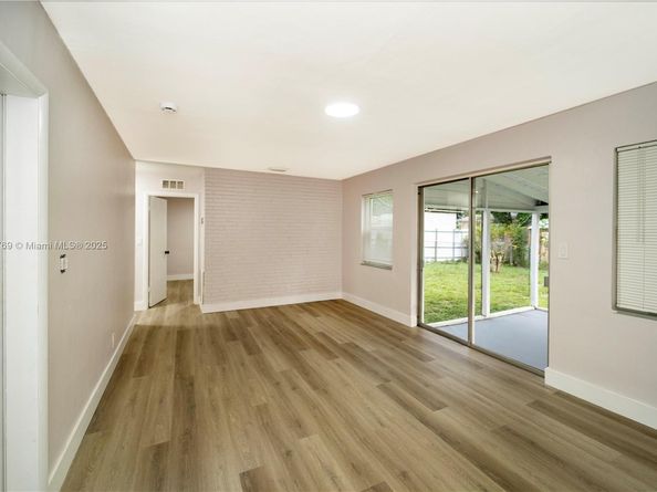 6620 Charleston St, Hollywood FL 33024