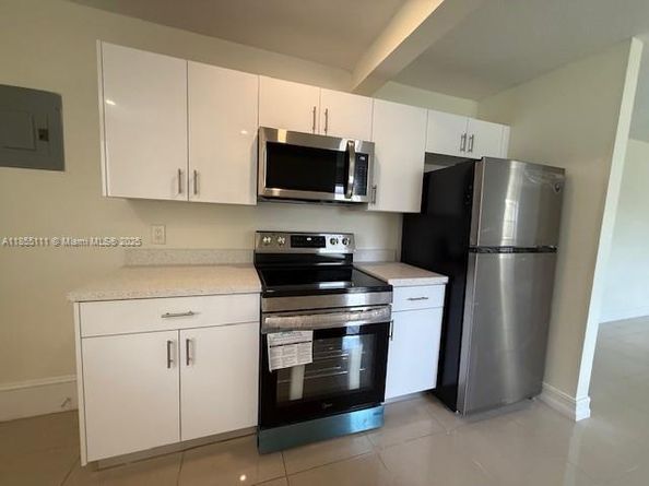 2711 Dewey St, Hollywood FL 33020