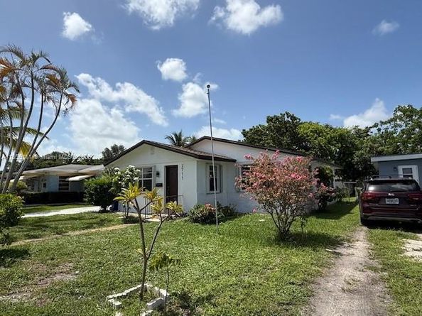 2711 Dewey St, Hollywood FL 33020