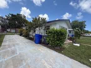 2711 Dewey St, Hollywood FL 33020