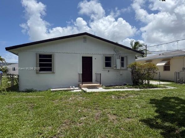 2711 Dewey St, Hollywood FL 33020