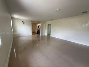 2711 Dewey St, Hollywood FL 33020