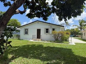 2711 Dewey St, Hollywood FL 33020
