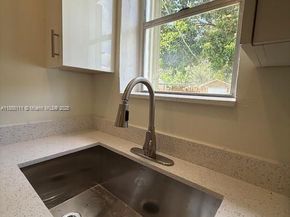 2711 Dewey St, Hollywood FL 33020